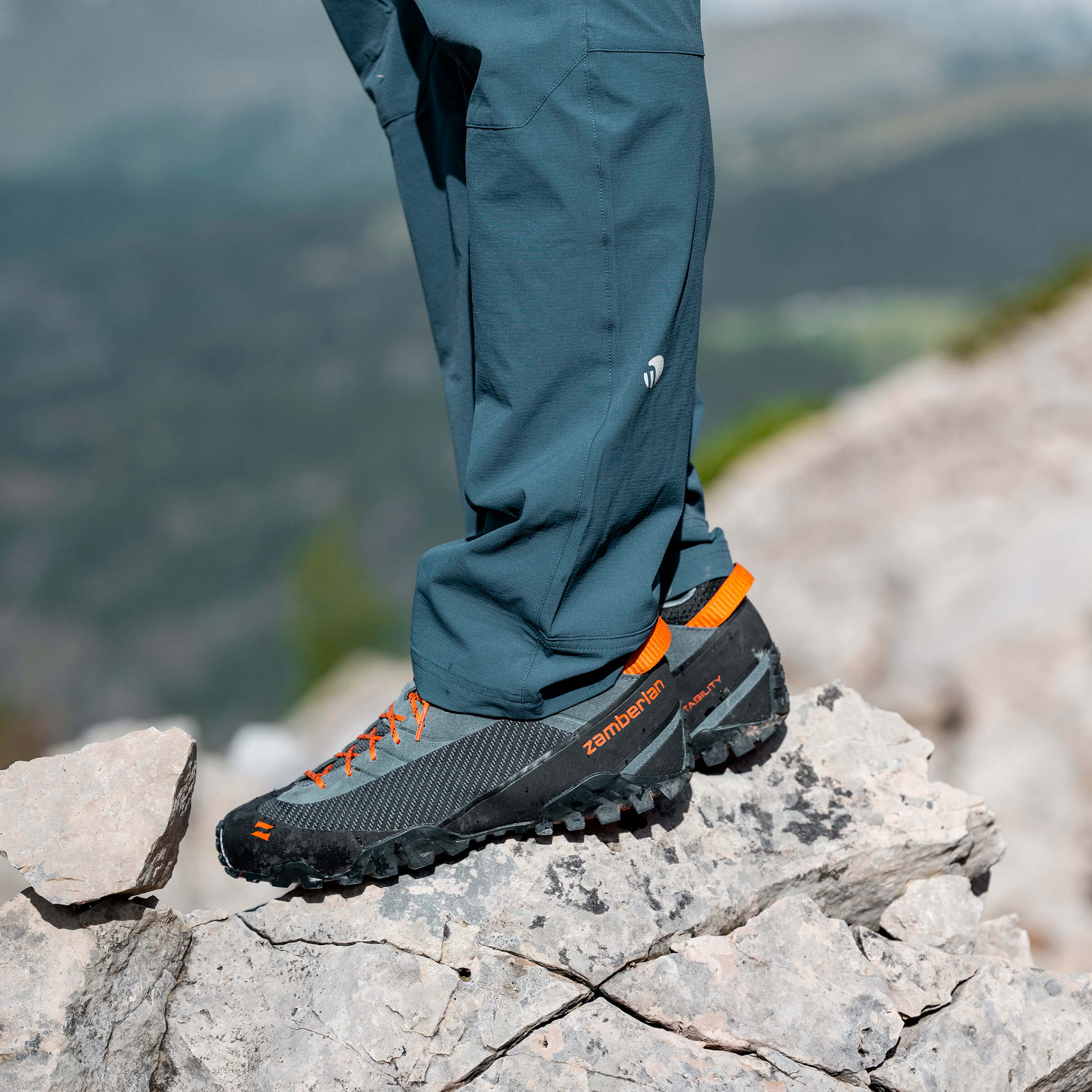 ローアンズ MUIR - Anthracite/Orange | Men's Approach Shoes | Zamberlan