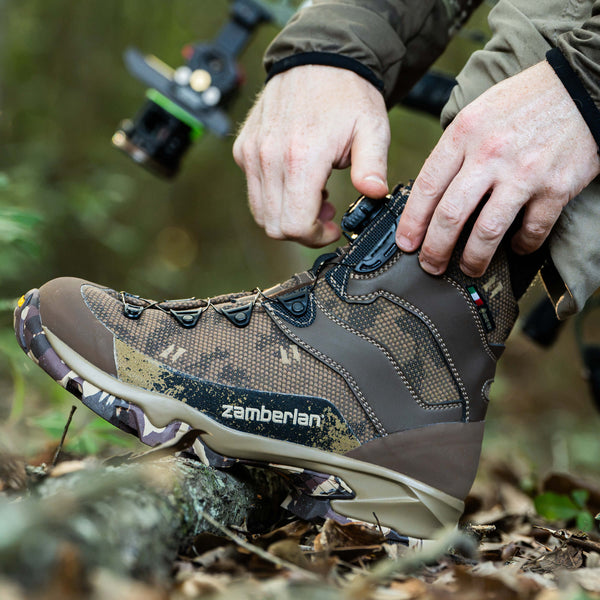 Man adjusting his BOA Fit System dial on his Adak 6 GTX RR BOA hunting boot