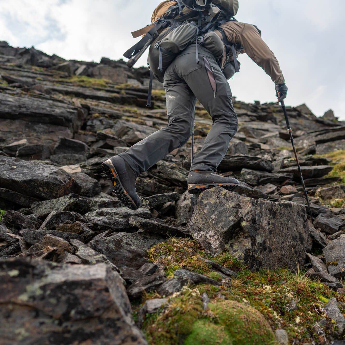 MOUNTAIN TREK GTX - Graphite/Orange